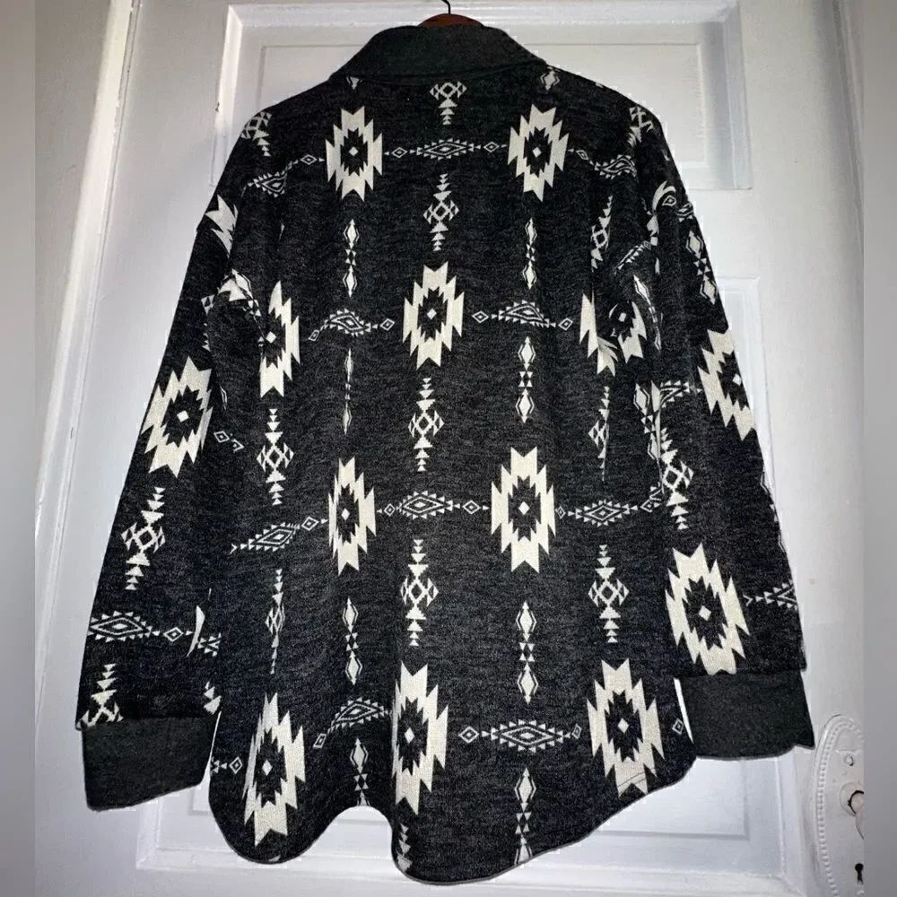 Aztec Shacket Size Small - Picture 7 of 10